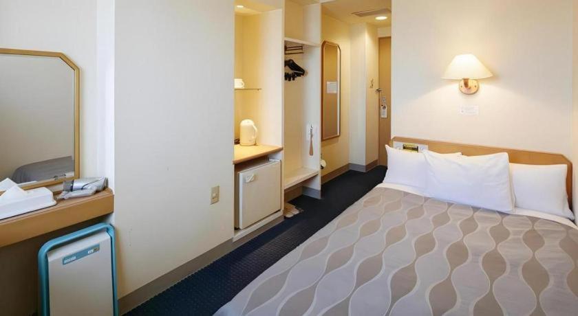 Roco Inn Matsuyama Наха Екстериор снимка